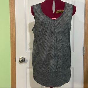 Eddie Bauer women grey tone on tone spandex sleeveless  tank top. Size M. Used.